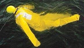 בובה ימית במים