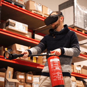 סימולטור מציאות מדומה (VR) ומציאות רבודה (AR) לתרגול כיבוי אש באמצעות מטף פיזי